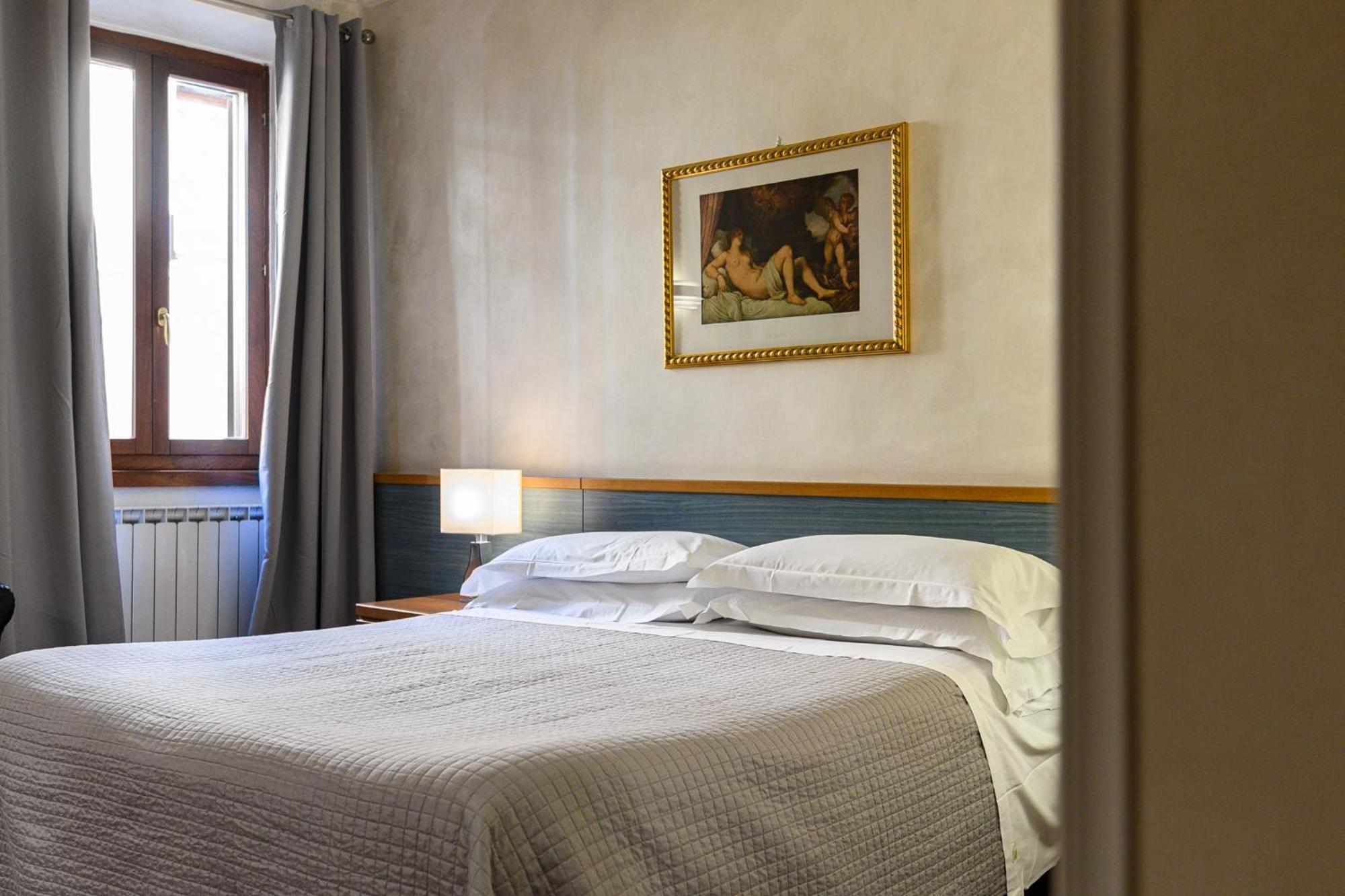 Domus Julia Trevi - Spagna — Photos 1